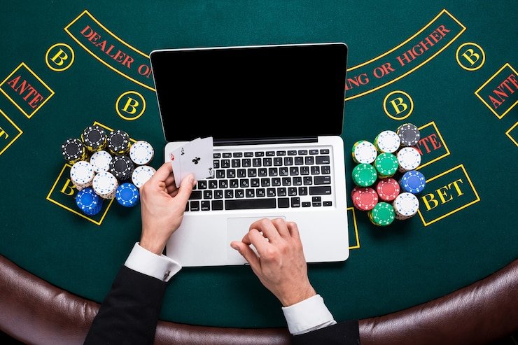 Tim layanan pelanggan profesional siap membantu pengguna dalam proses login